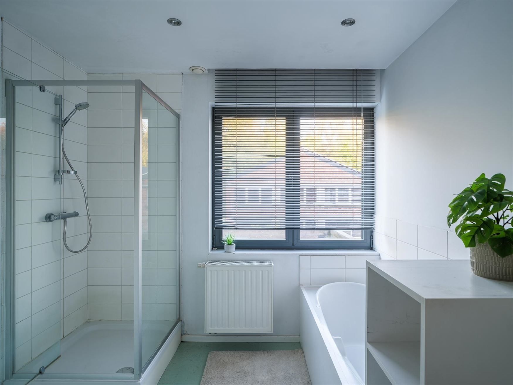 Instapklare, lichtrijke woning in gegeerde wijk te Gent foto 10