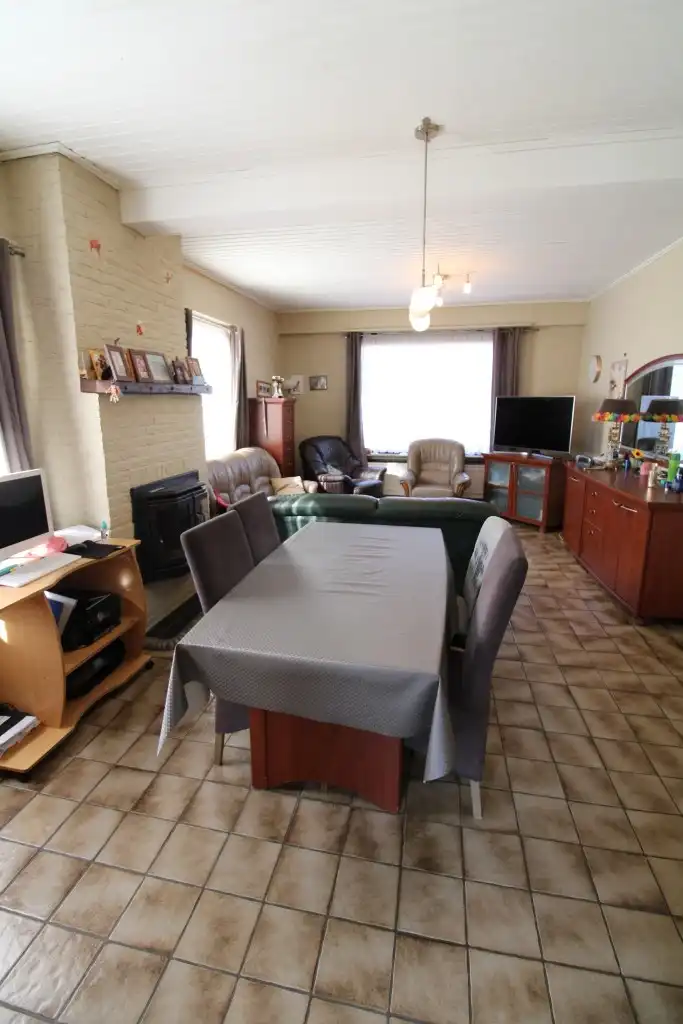 Zeer mooie halfopen woning met garage op gunstige ligging foto 7