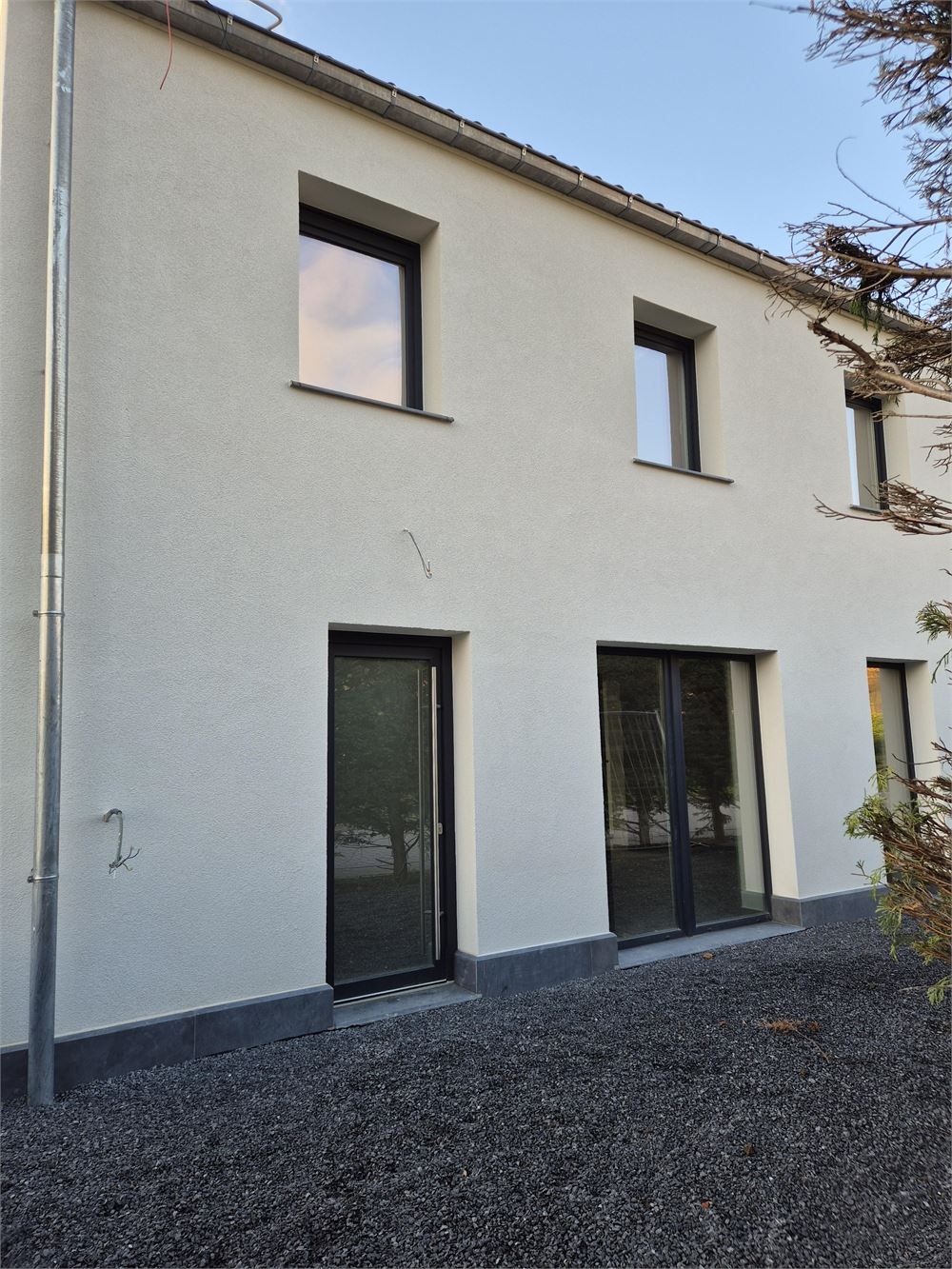 Leuke gerenoveerde woning met 4 slaapkamers en tuin foto 3