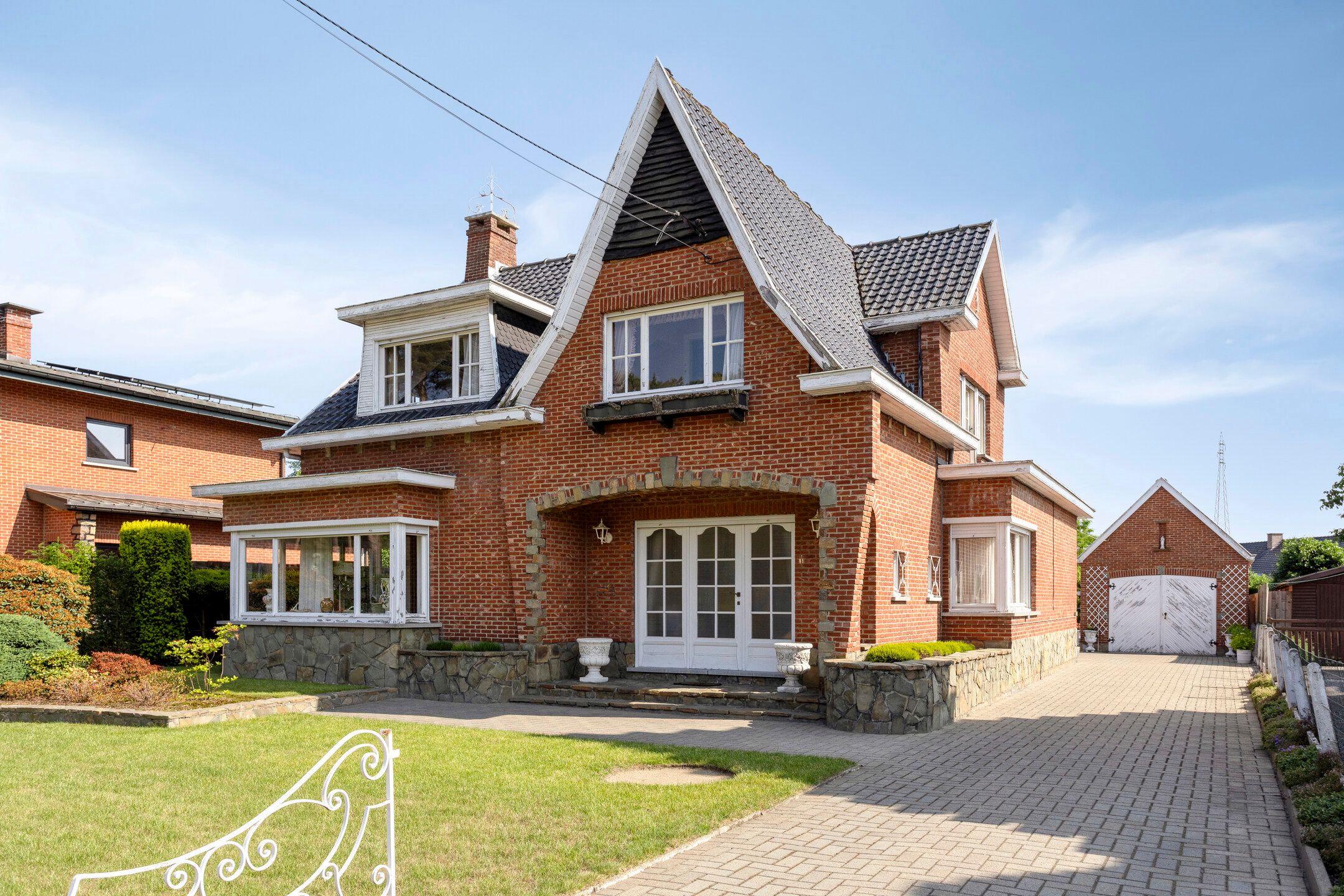 Te renoveren woning met veel potentieel foto 3