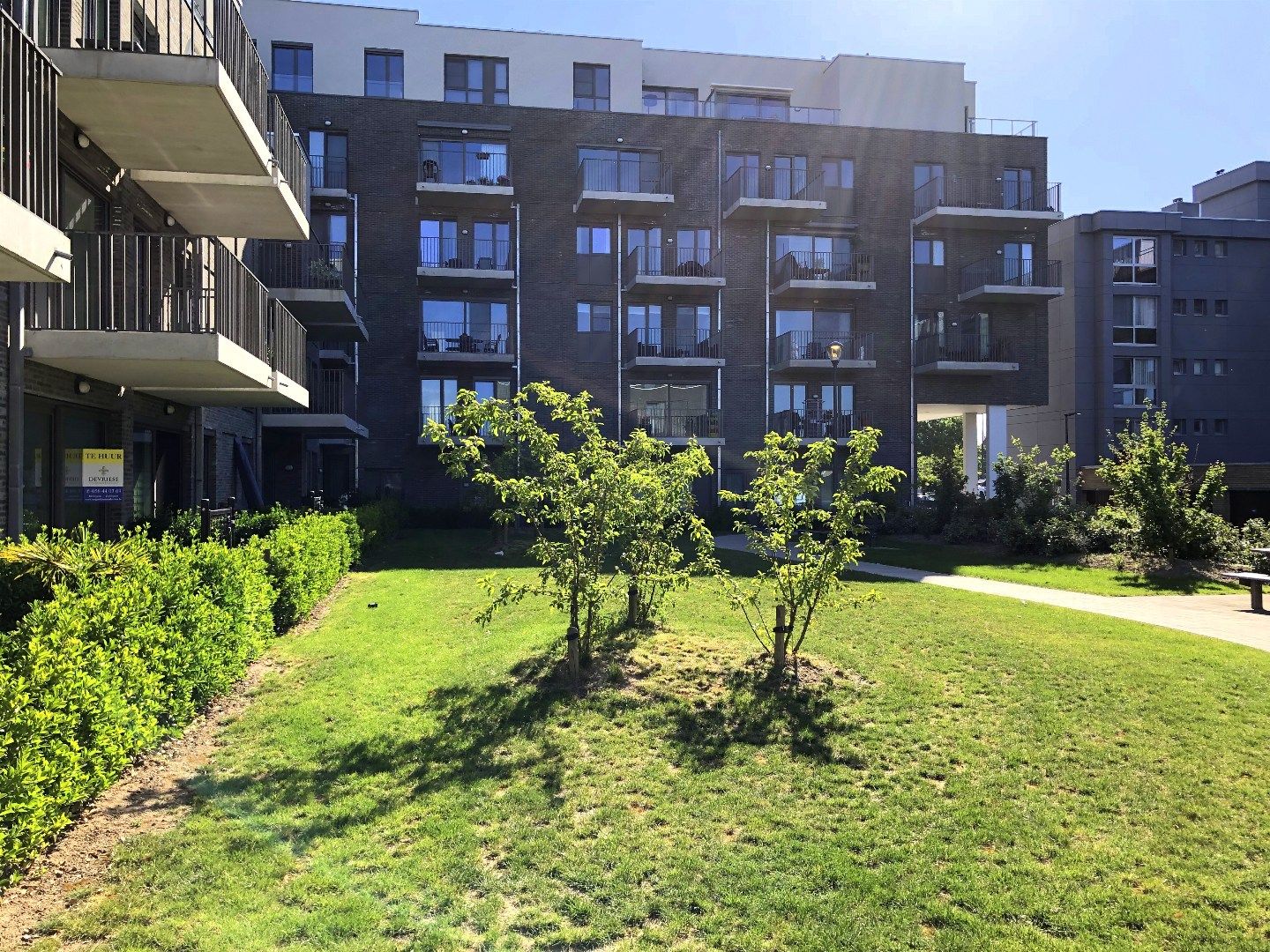 Recent 2 slaapkamer appartement met terras in hartje Gullegem  foto 2