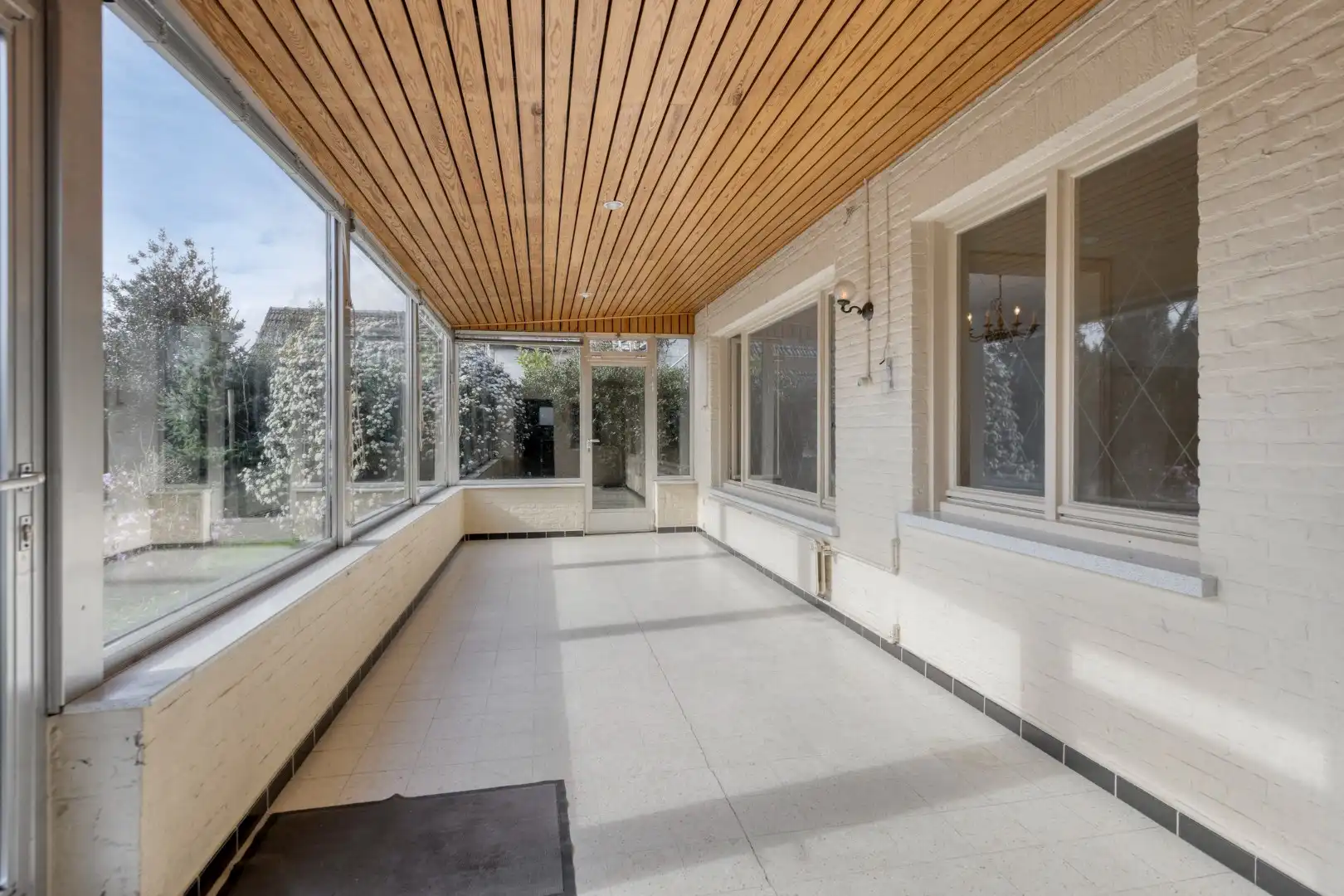 Gunstig gelegen woning met oa 3 slpks op een mooi perceel van 742 m². foto 11