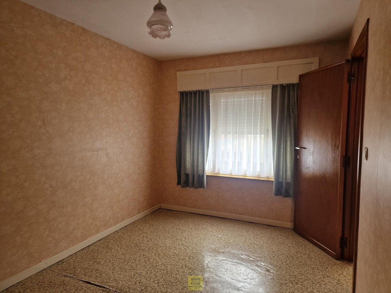 Rustig gelegen gezinswoning met 4 slaapkamers, garage en ruime zolder (= extra kamers) foto 19