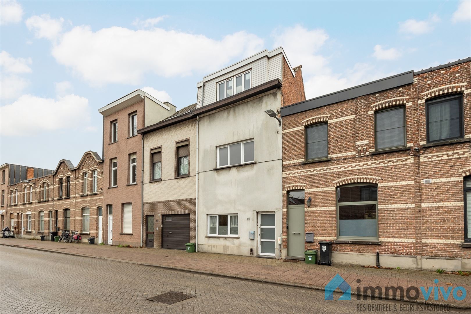 Ruime te renoveren gezinswoning met 4 slpk's en tuin foto 30