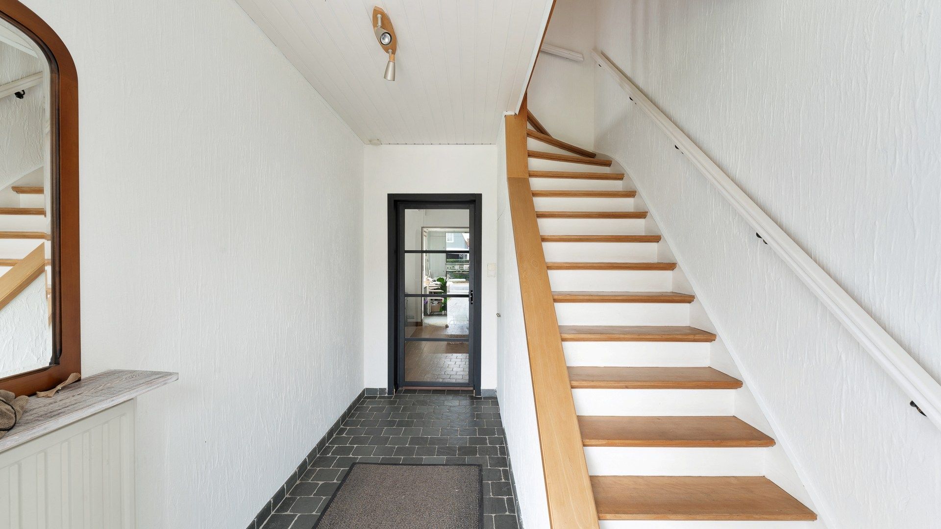 Woning met een leuke binnentuin en garage te Knokke foto 11