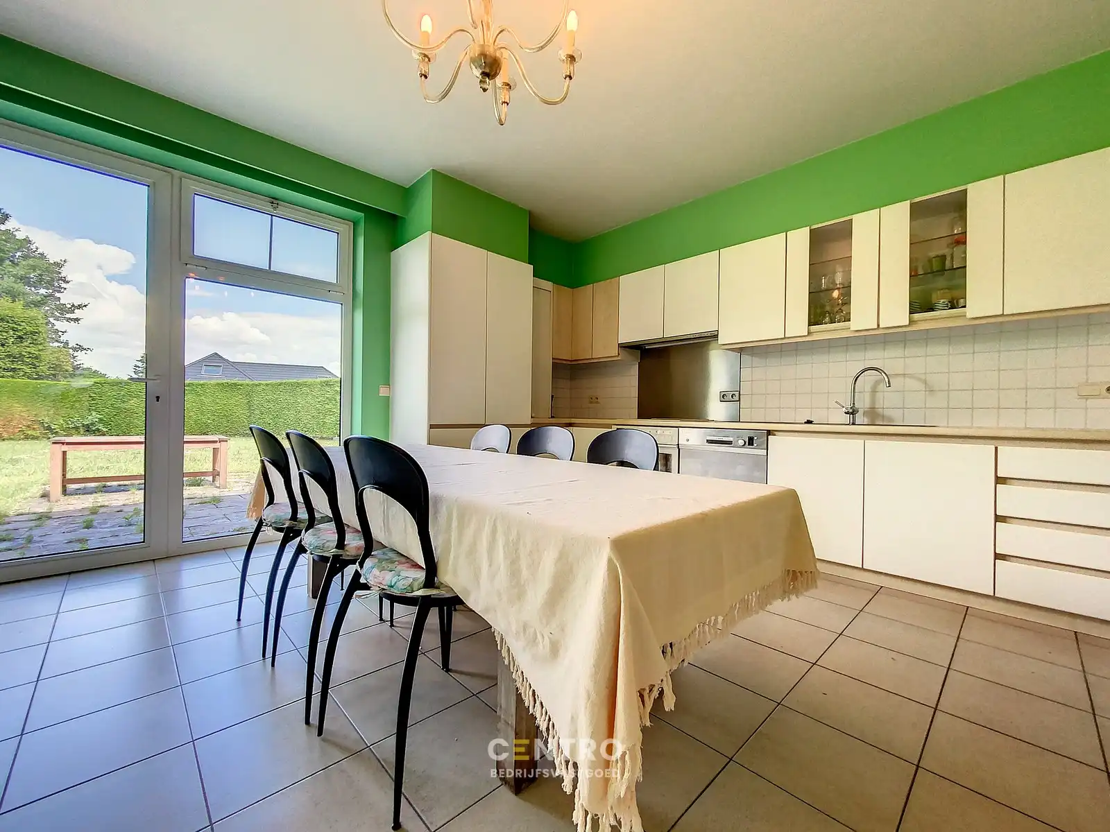 Ruim (430m²), multifunctioneel pand (bewoning, kantoor, praktijk, horeca, ...)  op ZICHTLOCATIE langs invalsweg Roeselare (vlakbij de ring R32). foto 18