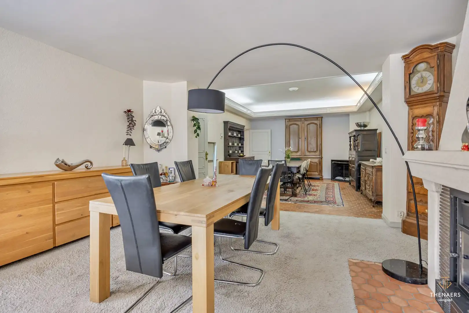Statige woning met uitzonderlijk veel ruimte, karakter en mogelijkheden pal in het centrum van Sint-Truiden. foto 5
