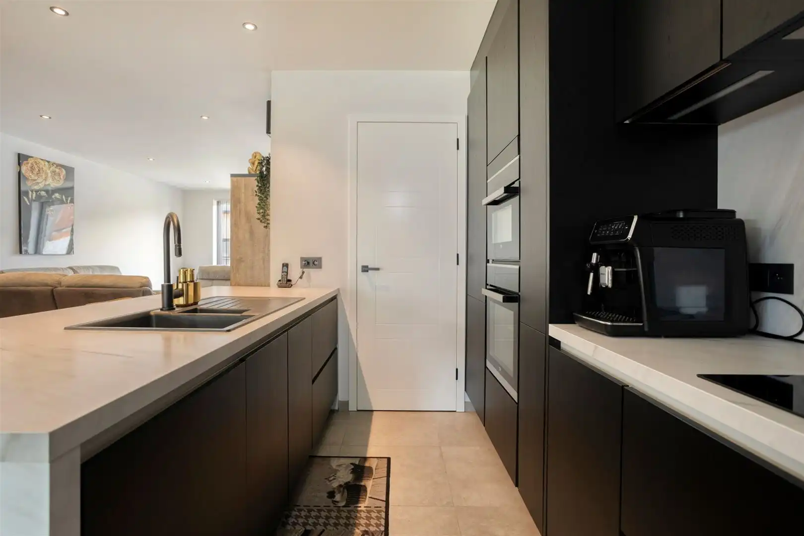 Prachtige INSTAPKLARE gezinswoning met 4 slaapkamers foto 8