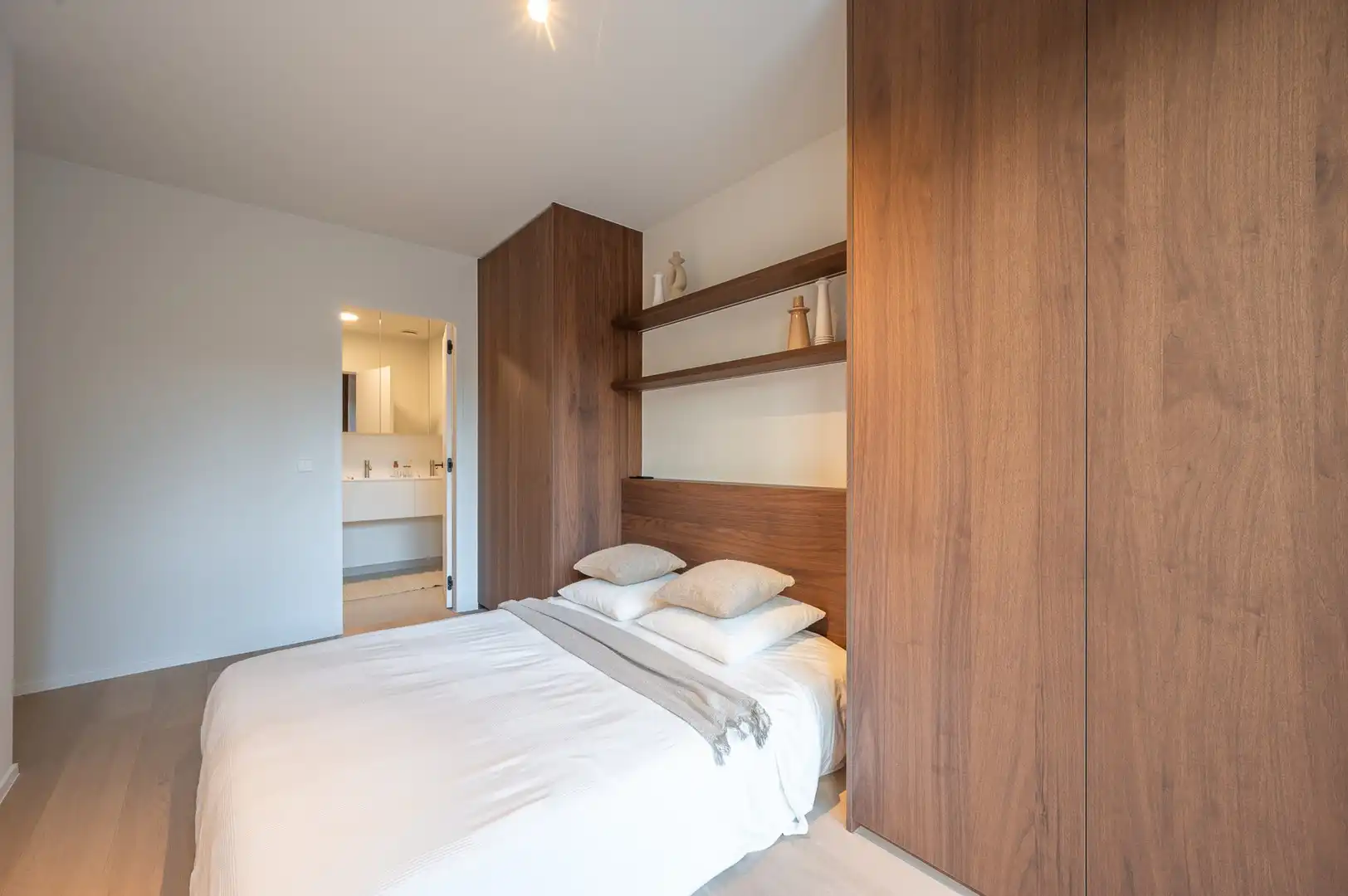 Nieuwbouw appartement op een centrale ligging te Knokke, vlakbij het Zegemeer en op wandelafstand van het strand. foto 13