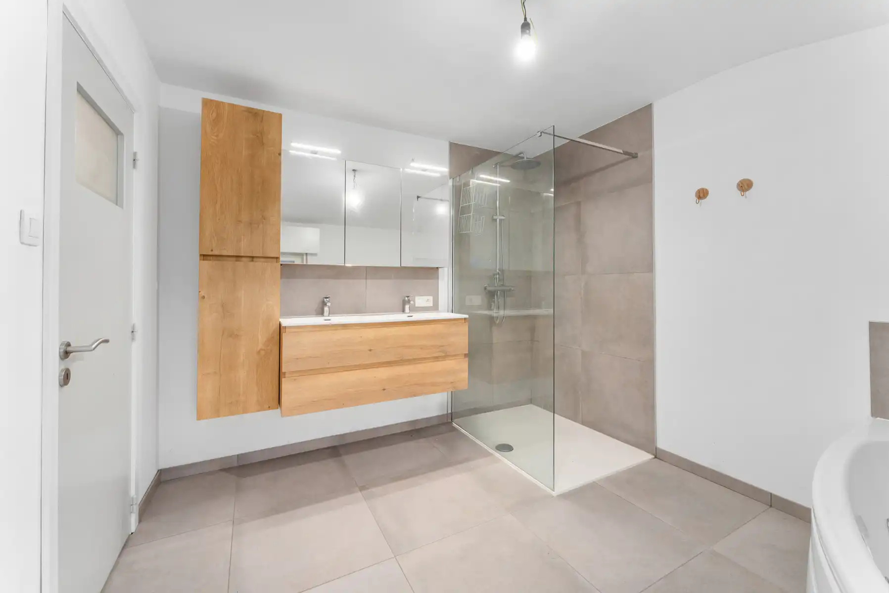 Instapklare woning met 3 slpk, garage en tuin op 256 m²  foto 15