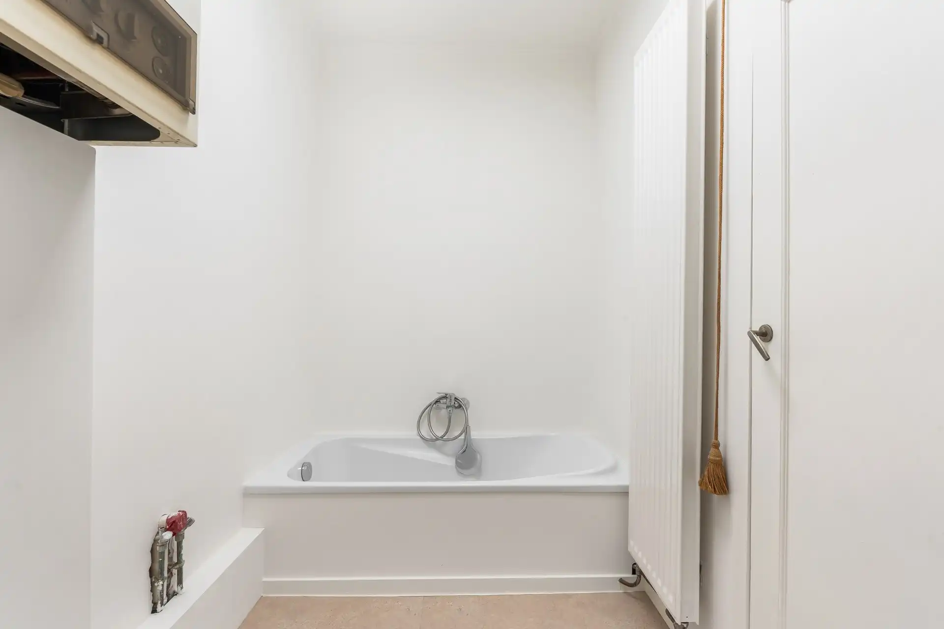Gerenoveerde één/meergezins/kangeroe woning met 4 mog 5 slaapkamers en tuin. foto 23