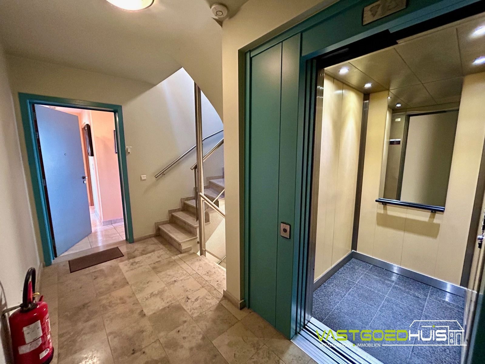 Prachtig appartement met terras, garage en autostaanplaatsen foto 8
