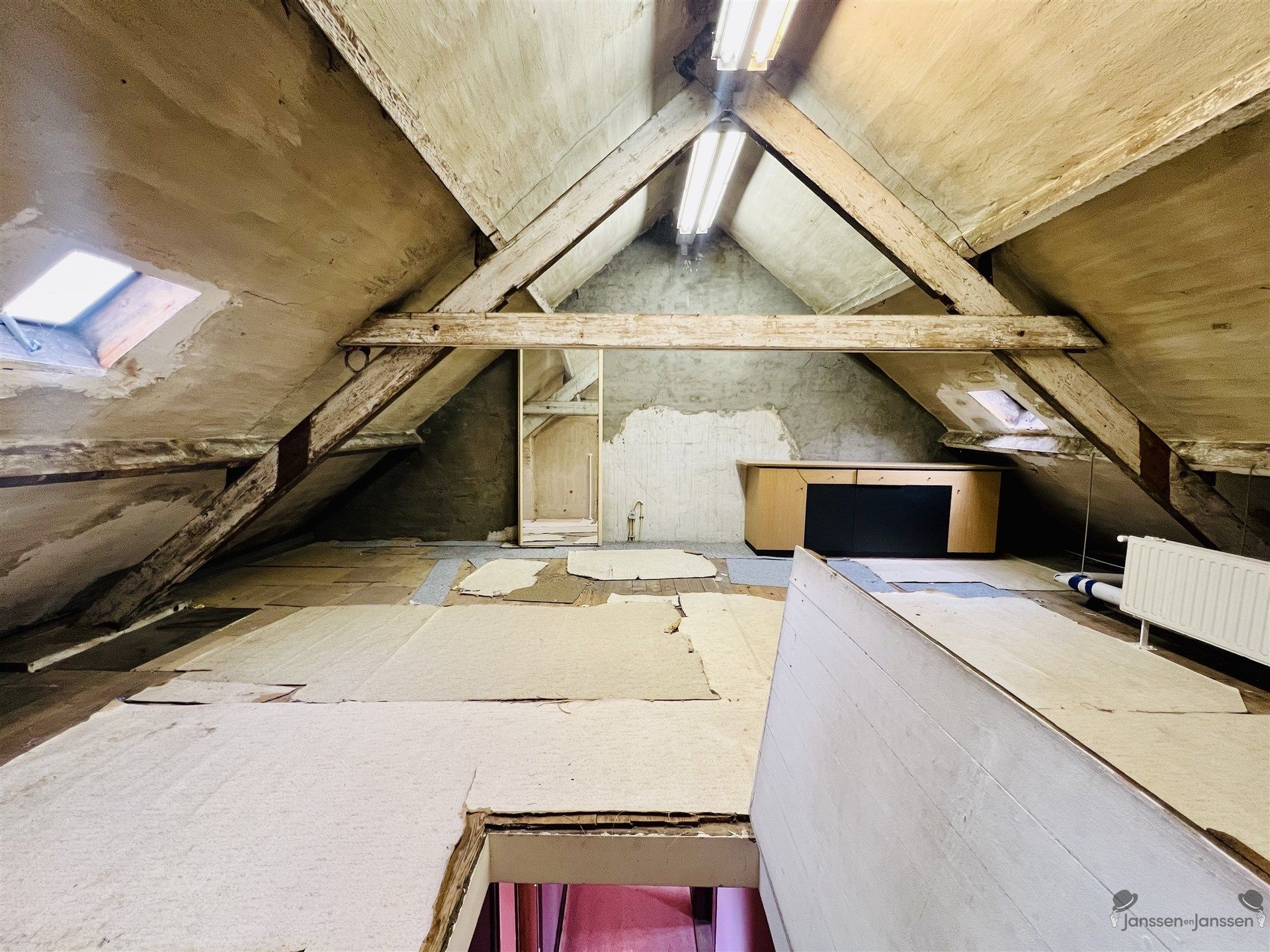 Te renoveren centrumwoning foto 17