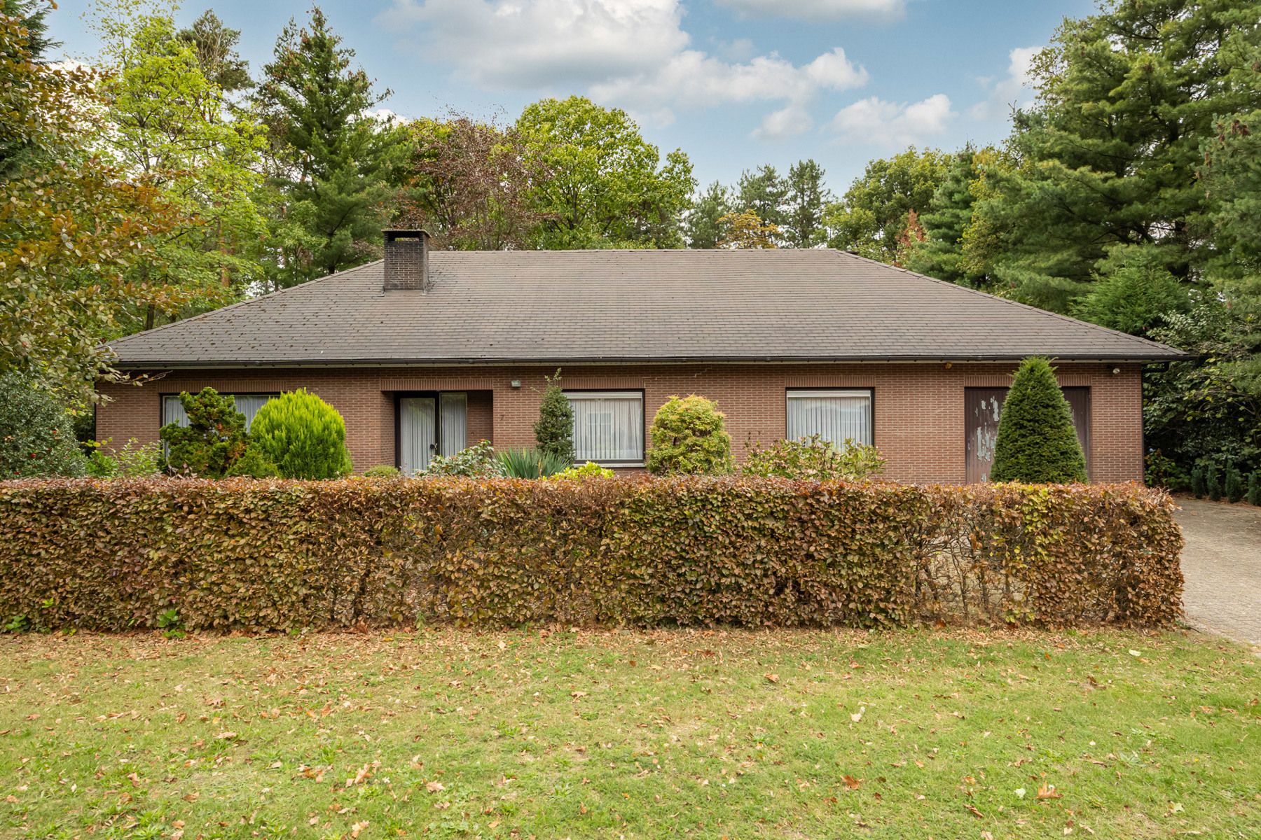 Laagbouwvilla op residentieel perceel van ca. 1.783 m². foto 2