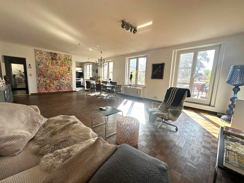 Zeer ruim appartement met terras en drie slaapkamers! foto 3