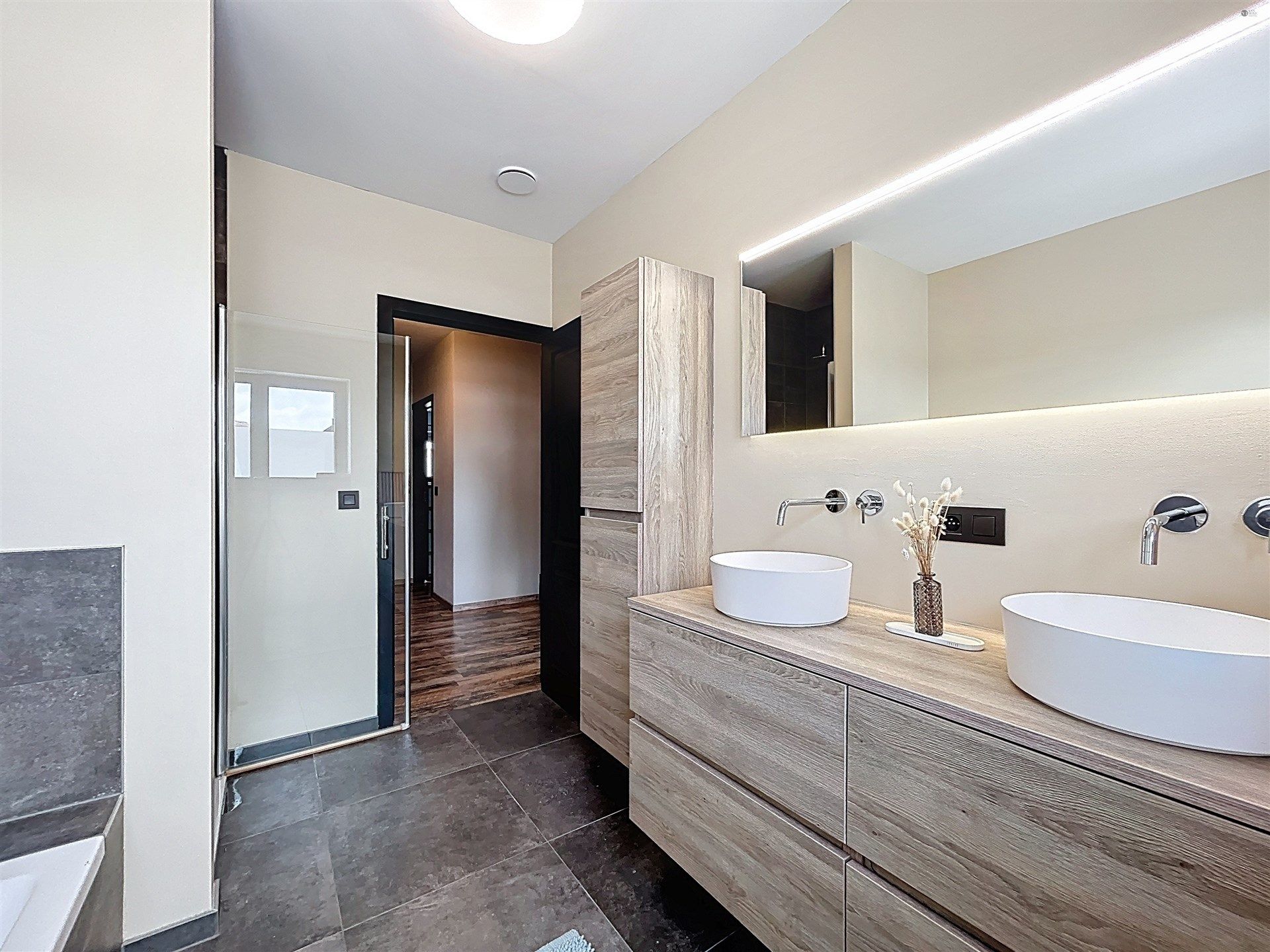 Ruime -BEN-woning met 4 slaapkamers met zuidwest tuin en overdekte carport op toplocatie foto 11