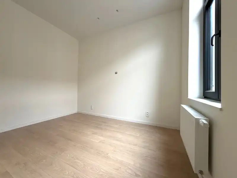 VOLLEDIG GERENOVEERDE EN INSTAPKLARE WONING foto 7