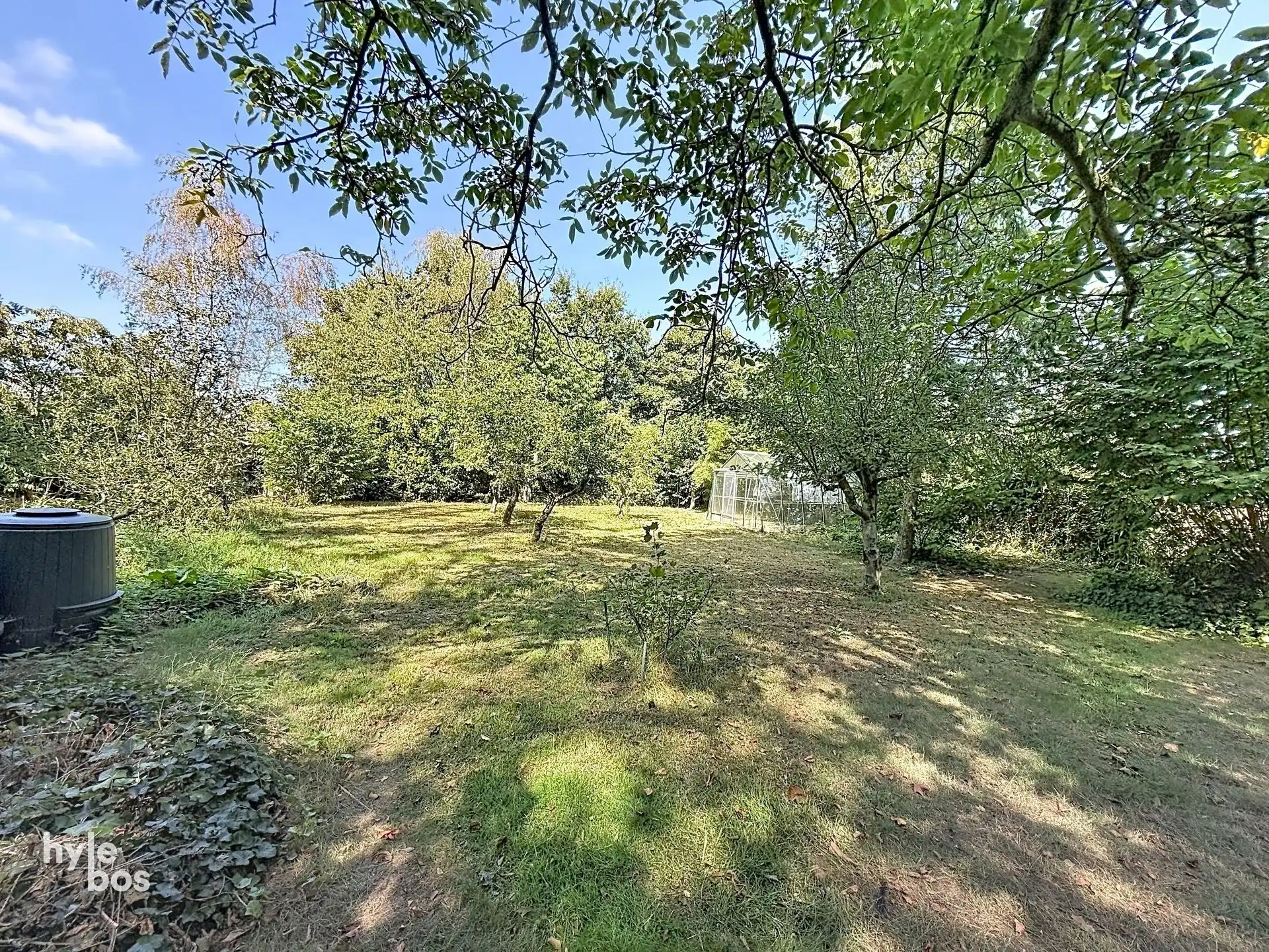 Ruime open bebouwing met zeer grote tuin foto 28