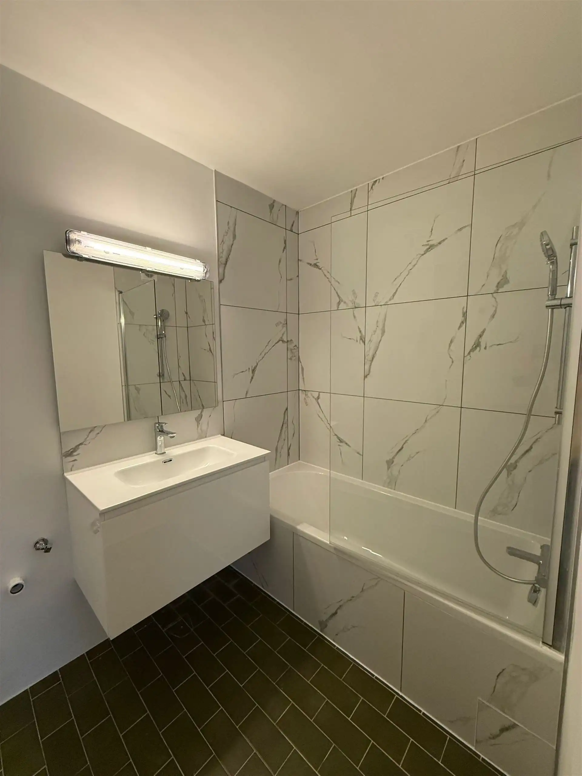 Lichtrijk 2-slpkm app met terras in centrum Mechelen foto 3