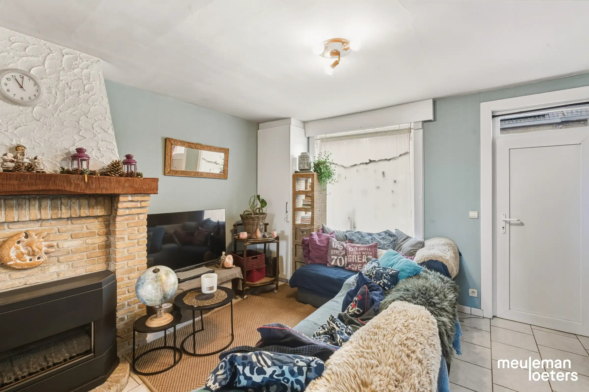Charmante te renoveren halfopen woning met garage en ruime tuin foto 8