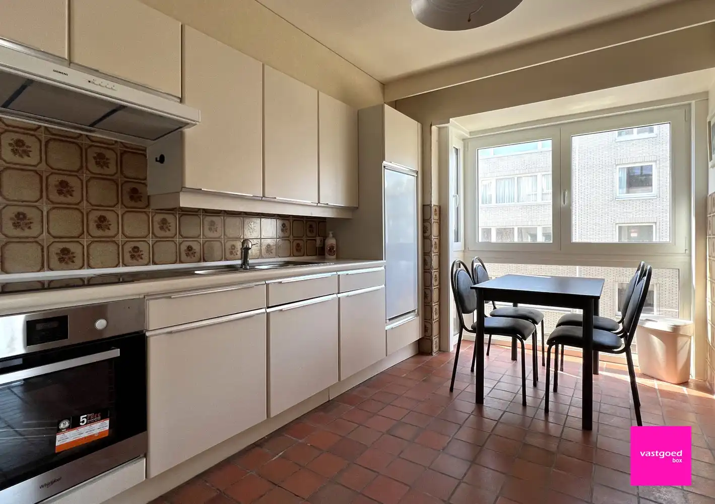 Lichtrijk hoekappartement met 2 slaapkamers en terras, hart van Oostende foto 3