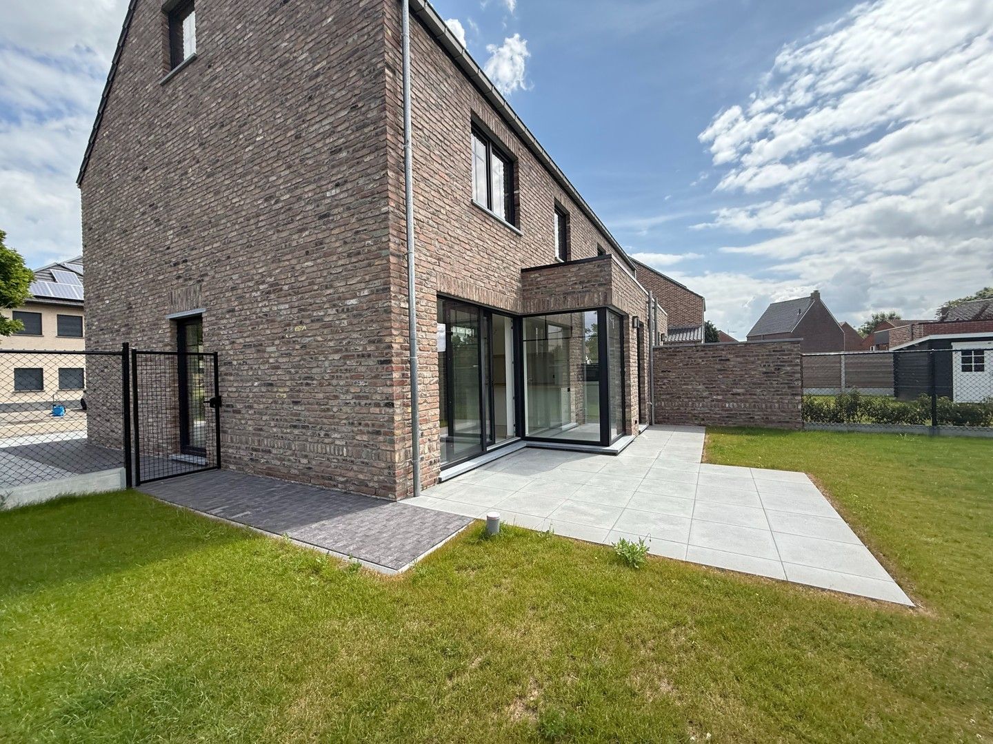 Prachtige BEN-woning met 3 slaapkamers, terras en tuin te Opitter/Bree. foto 14