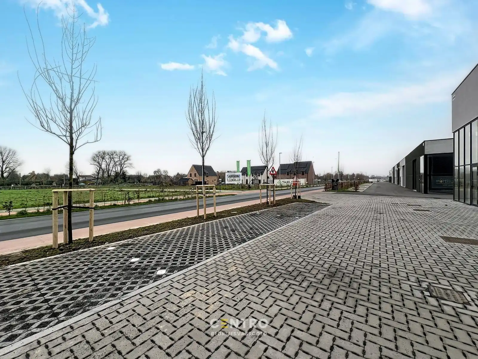 NB-magazijn van ± 275 m² incl. 3 parkeerplaatsen en moderne glaspartij in driehoek TIELT-DEINZE-WAREGEM ! foto 3
