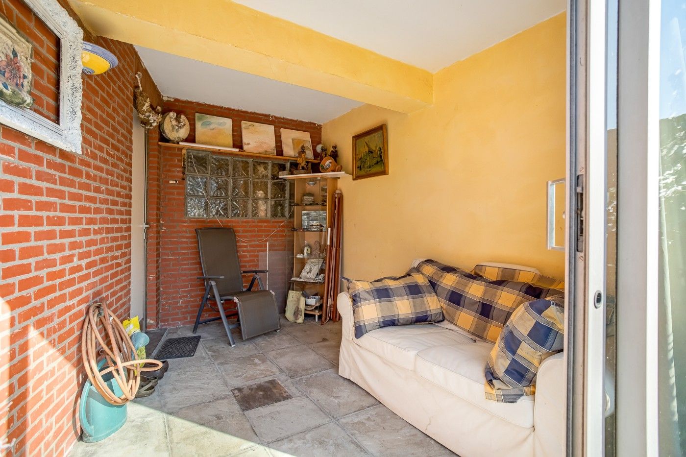 Centraal gelegen, op te frissen woning met 2 à 3 slpk., inpandige garage en tuin foto 18