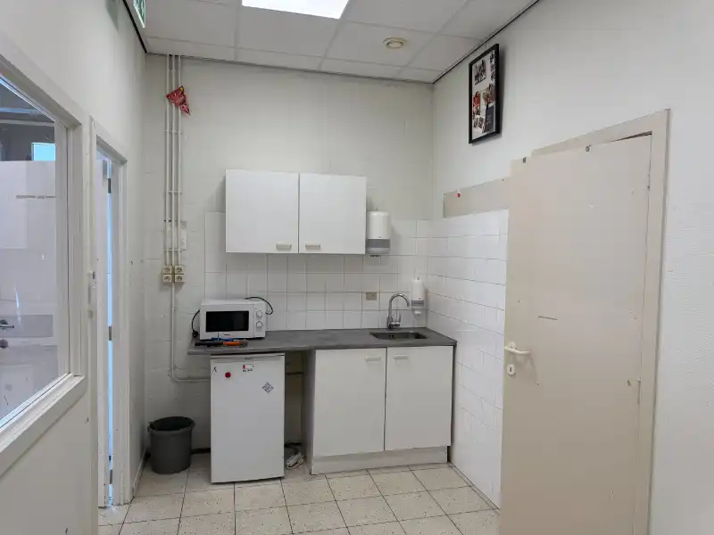 Handelsruimte te huur van 319 m² foto 7