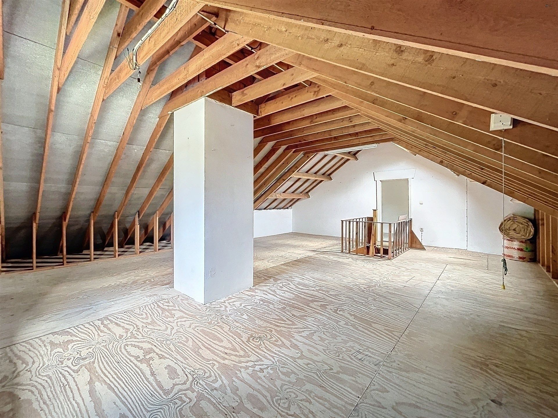 Charmante woning met garage en bijgebouwen op prachtig perceel van 2435m².  foto 10