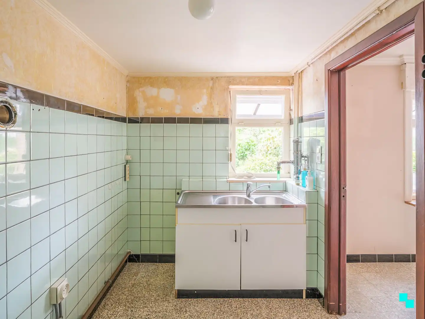 Ruime, te renoveren woning in het mooie Asper foto 11