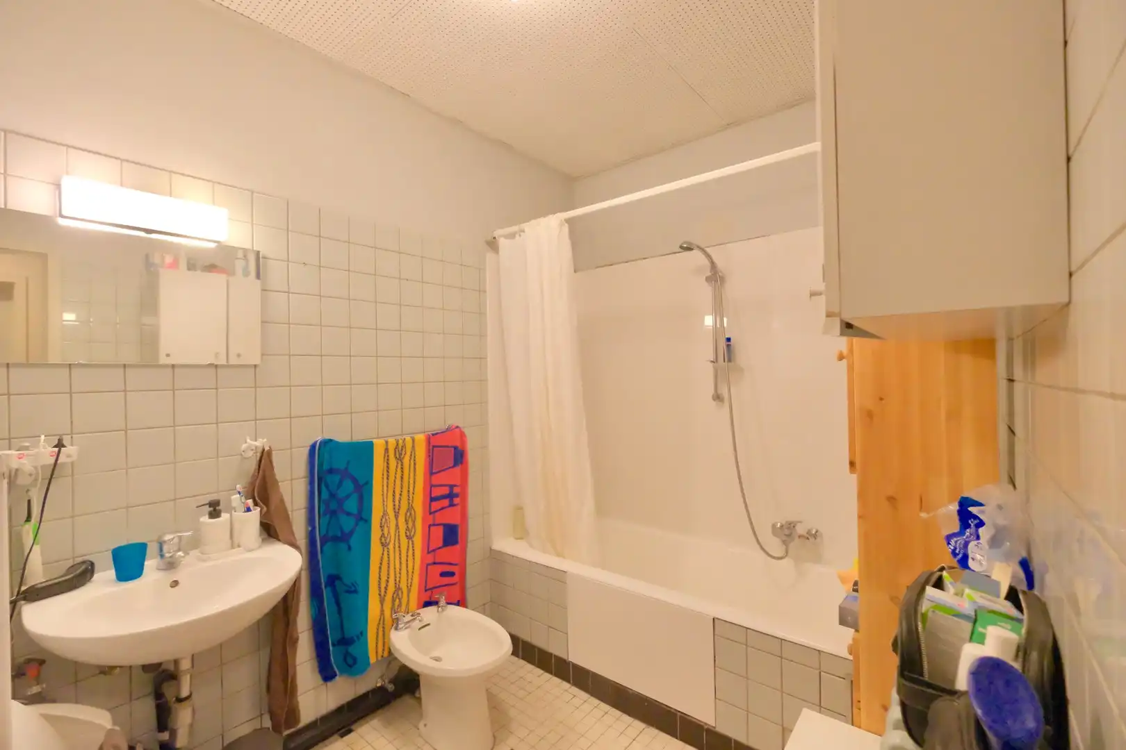 LICHTERVELDE - ZEER RUIM APPARTEMENT MET 3 SLPKS + garagebox foto 13