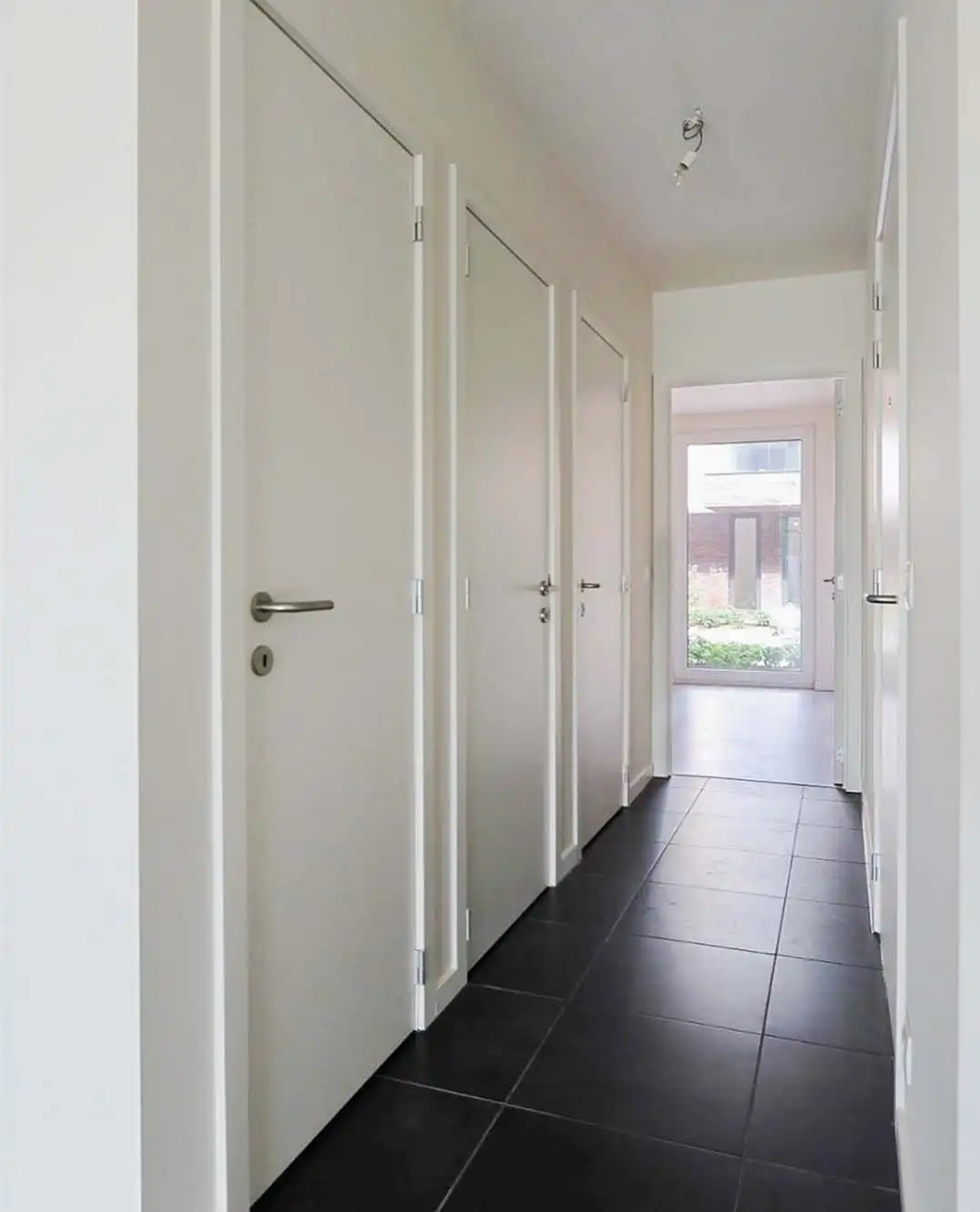 Gelijkvloers appartement met tuin in recent gebouw foto 7