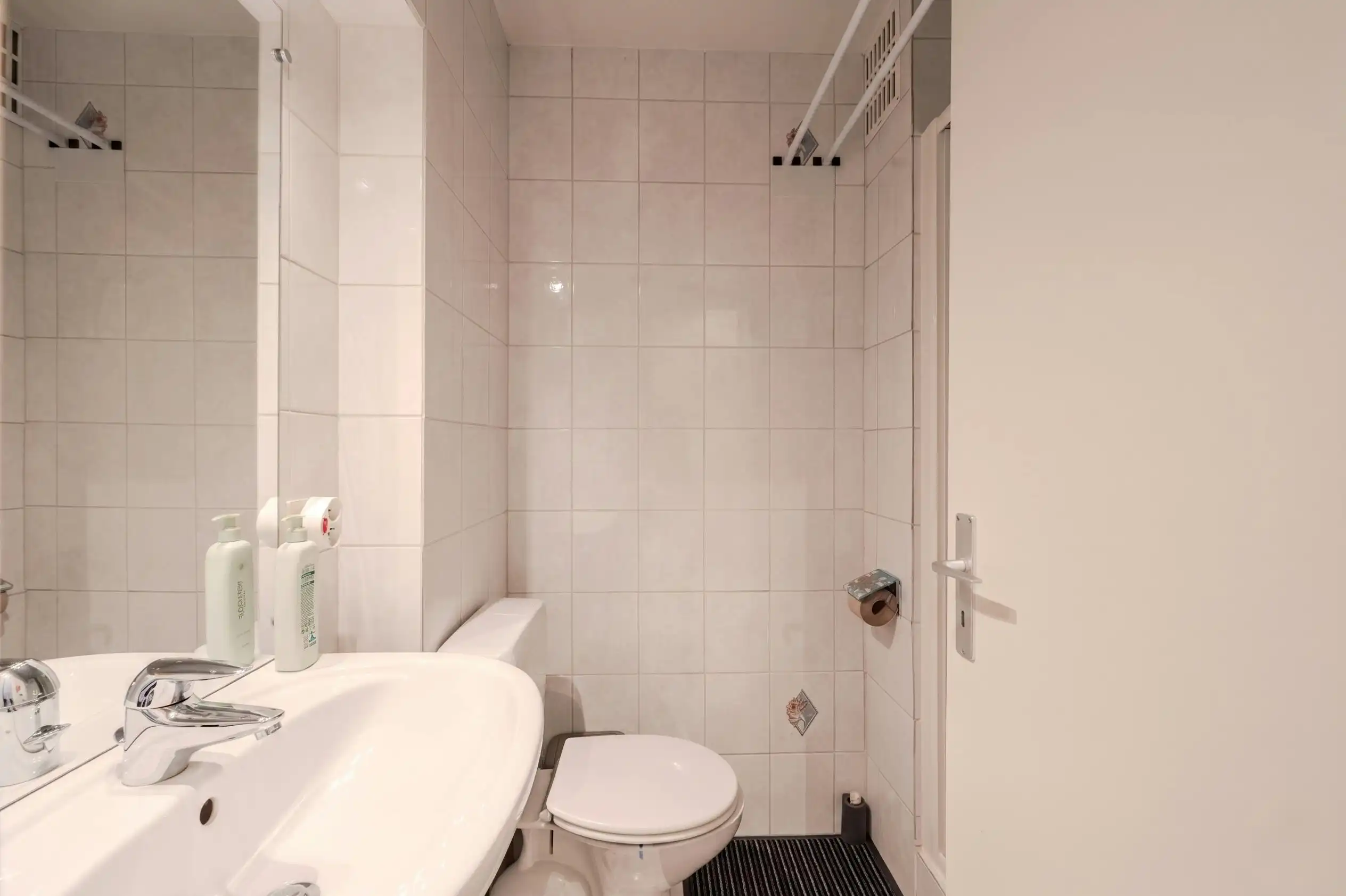 Ruime studio met prachtig zijdelings zeezicht te Middelkerke foto 12