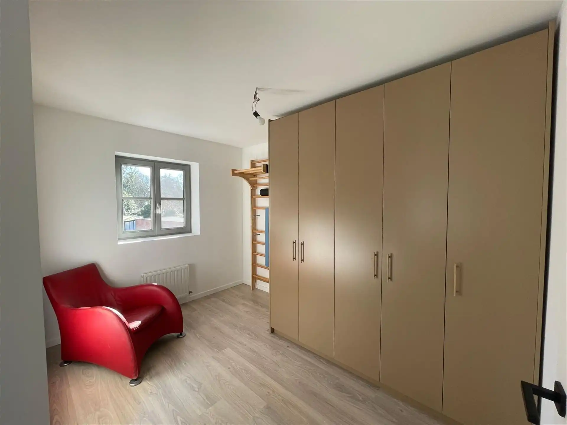 ZEER RUIME KWALITATIEVE WONING MET INPANDIGE GARAGE foto 16