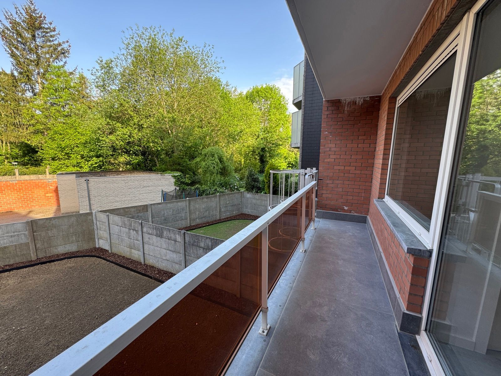 Vernieuwd appartement met 1 slaapkamer en terras foto 4
