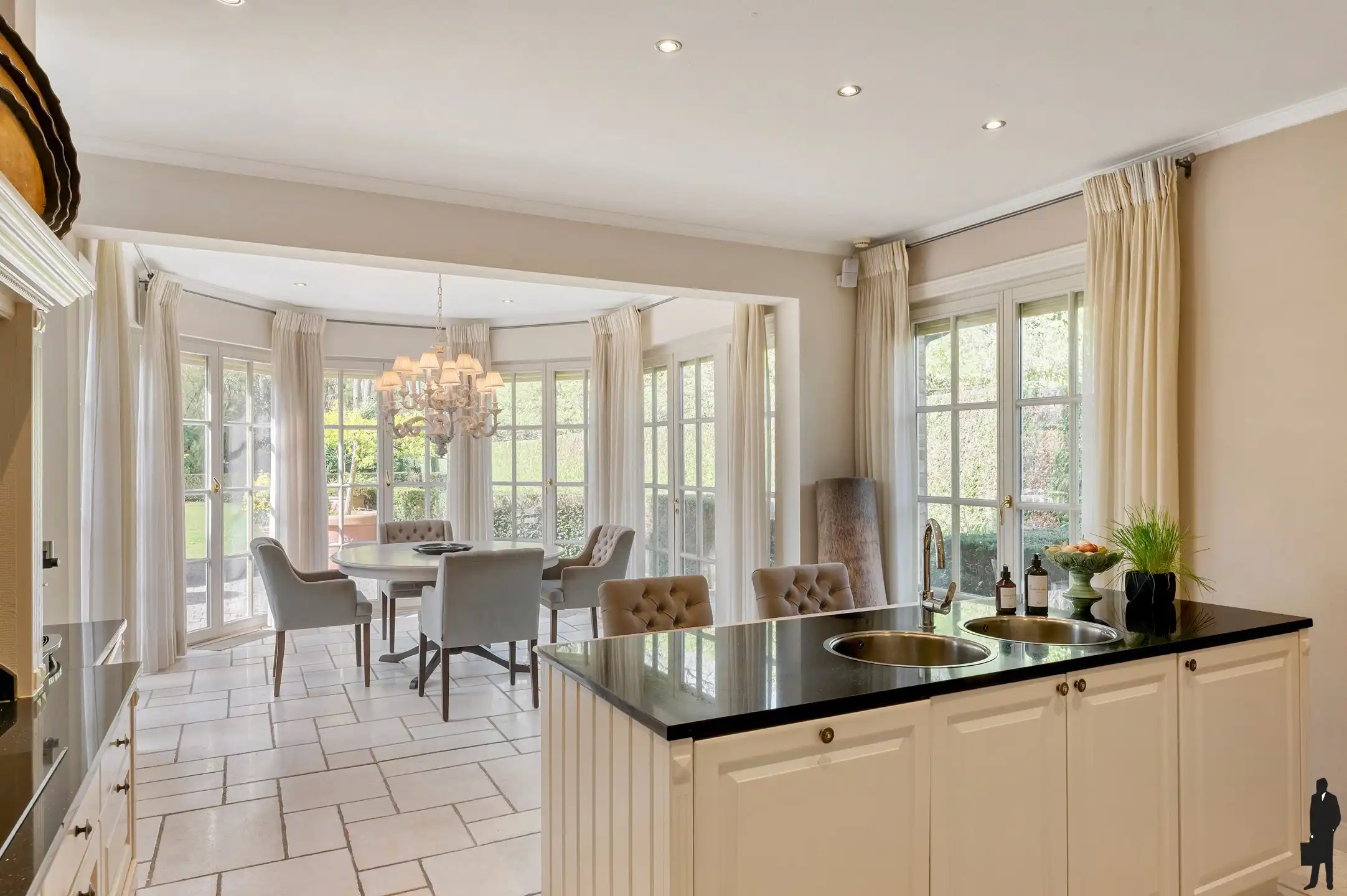 Lichtrijke villa aan het centrum! foto 15