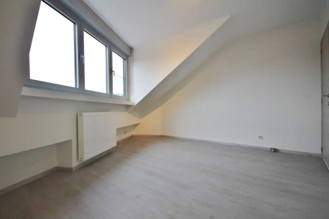 Zeer ruime woning net buiten het stadscentrum! foto 33