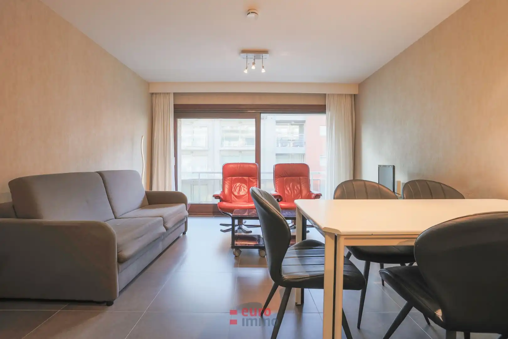 Zuid-west gericht appartement met 2 slaapkamers te koop in onze bruisende badstad! foto 3