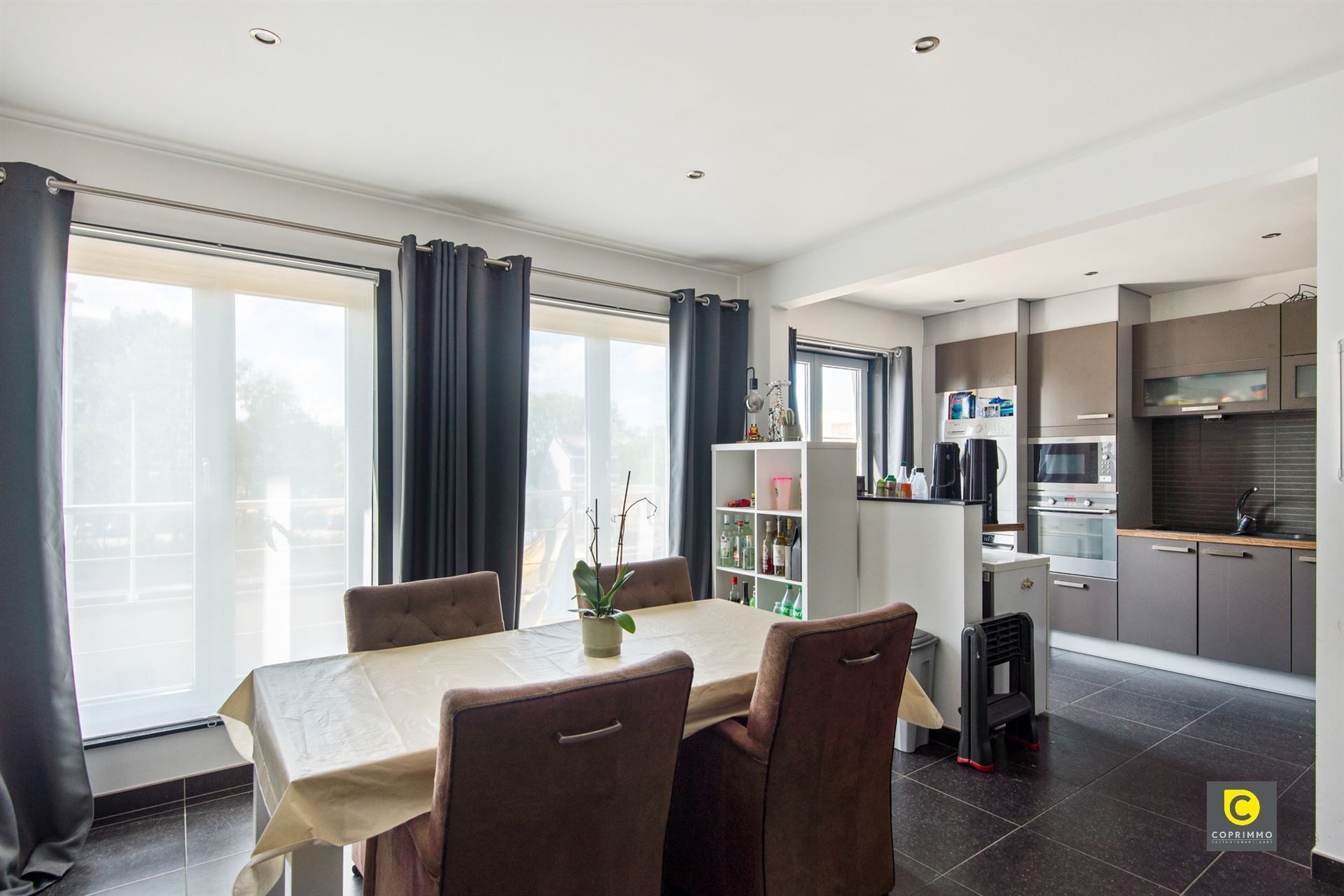 Ruim 2 slaapkamer app + autostaanplaats! foto 6