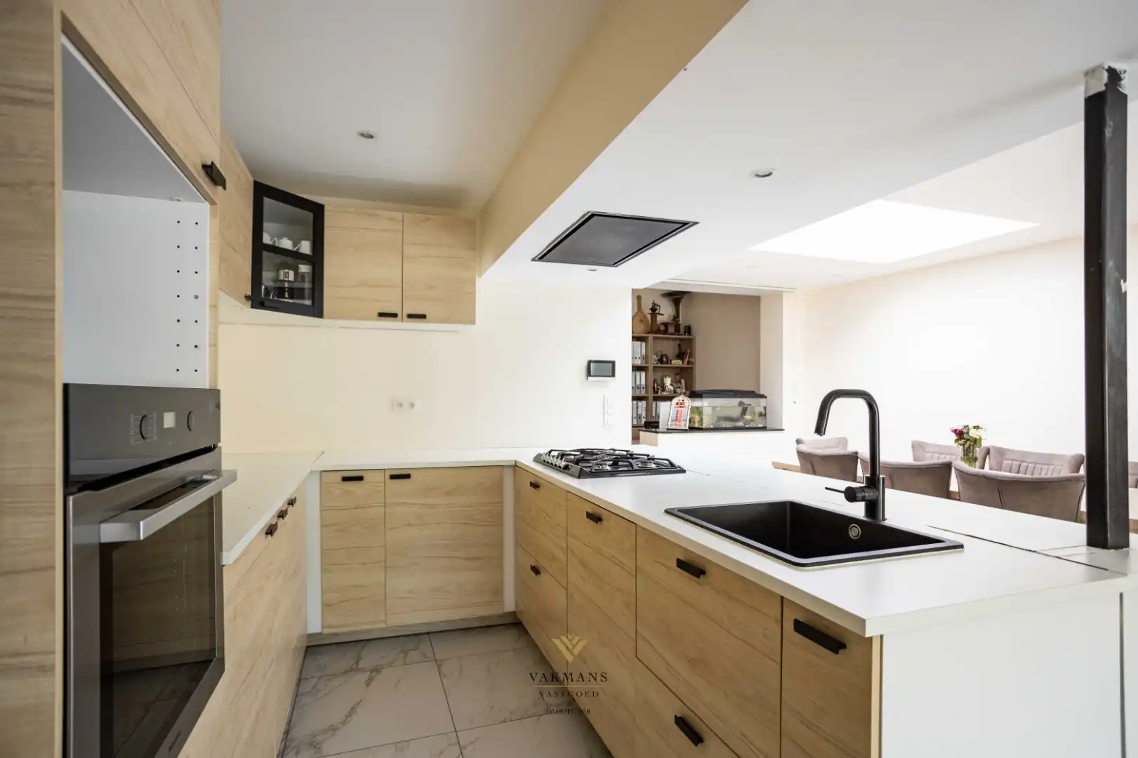 Gerenoveerde moderne woning met 4 slaapkamers en stadstuin foto 16