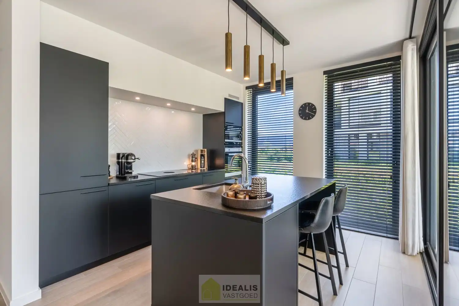 RECENT EN PERFECT ONDERHOUDEN GELIJKVLOERSAPPARTEMENT AAN DE RAND VAN HET CENTRUM IN PRACHTIG GROENE OMGEVING foto 3