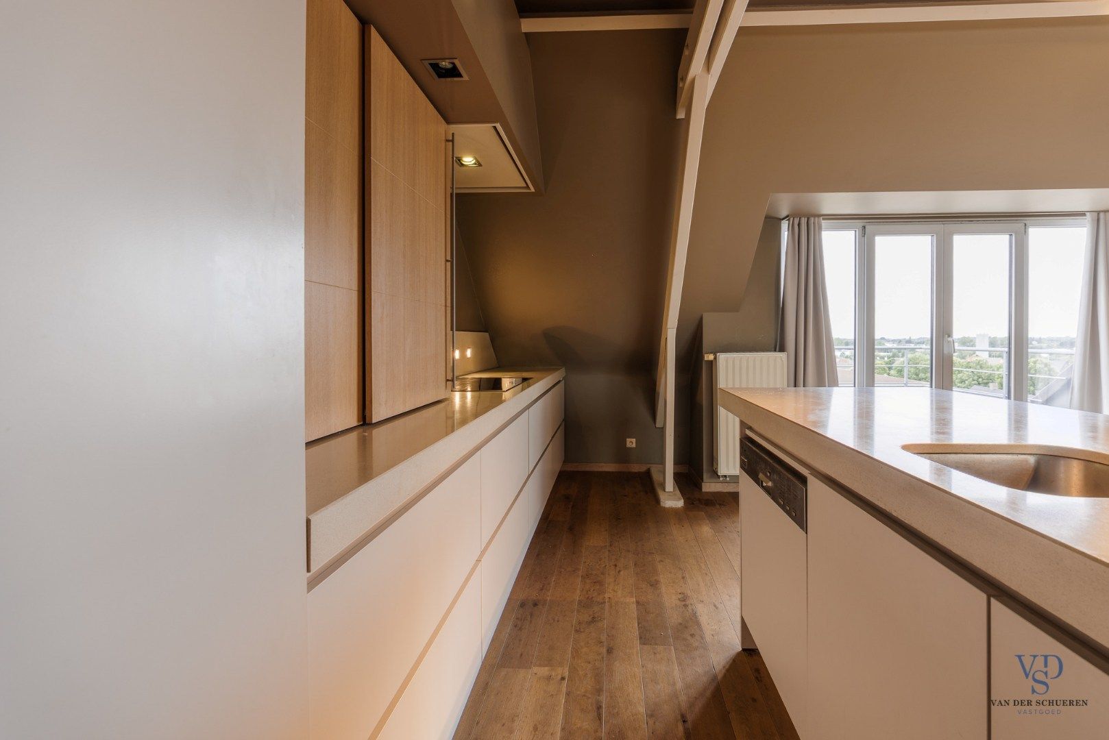 Ruim en stijlvol duplex appartement met twee terrassen foto 7