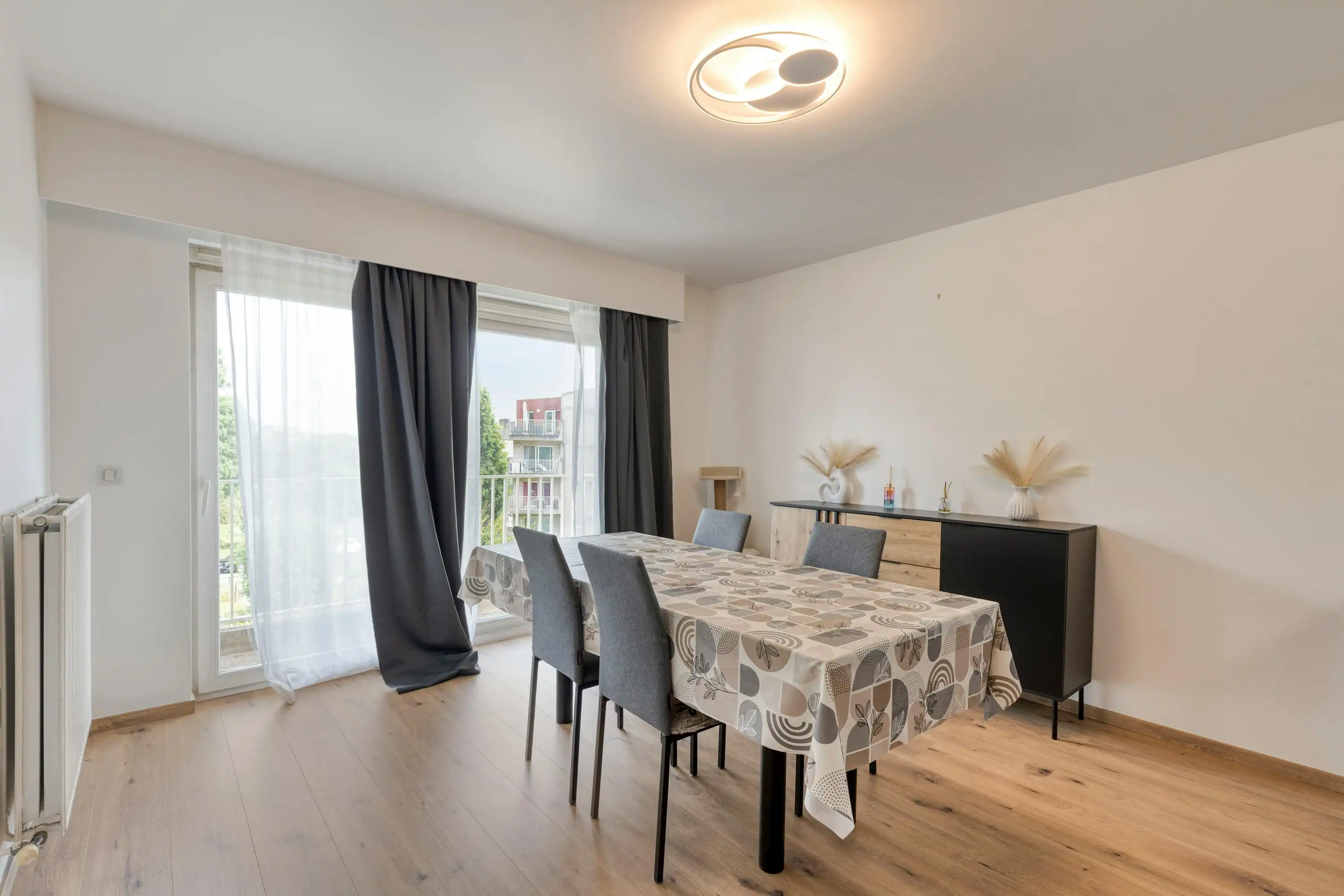 Lichtrijk appartement met twee slaapkamers in Anderlecht foto 4