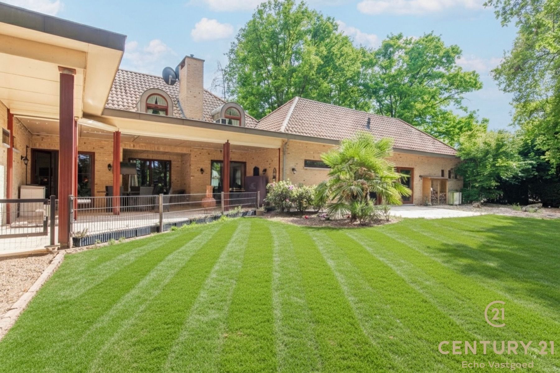 Riante villa met 5 slaapkamers, 4 badkamers en binnenzwembad foto 28