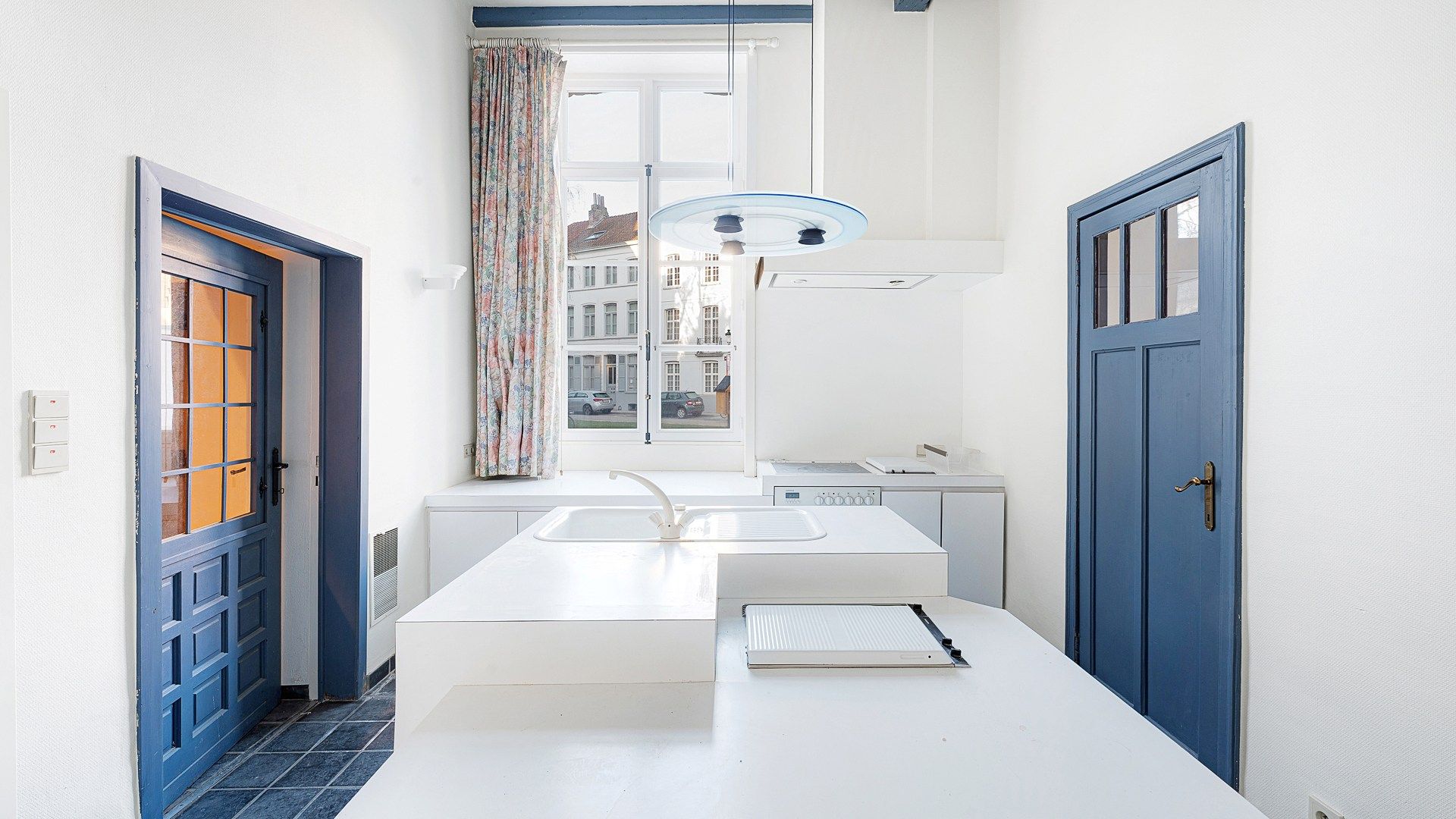 Charmante woning aan het Sint-Annaplein te Brugge foto 9