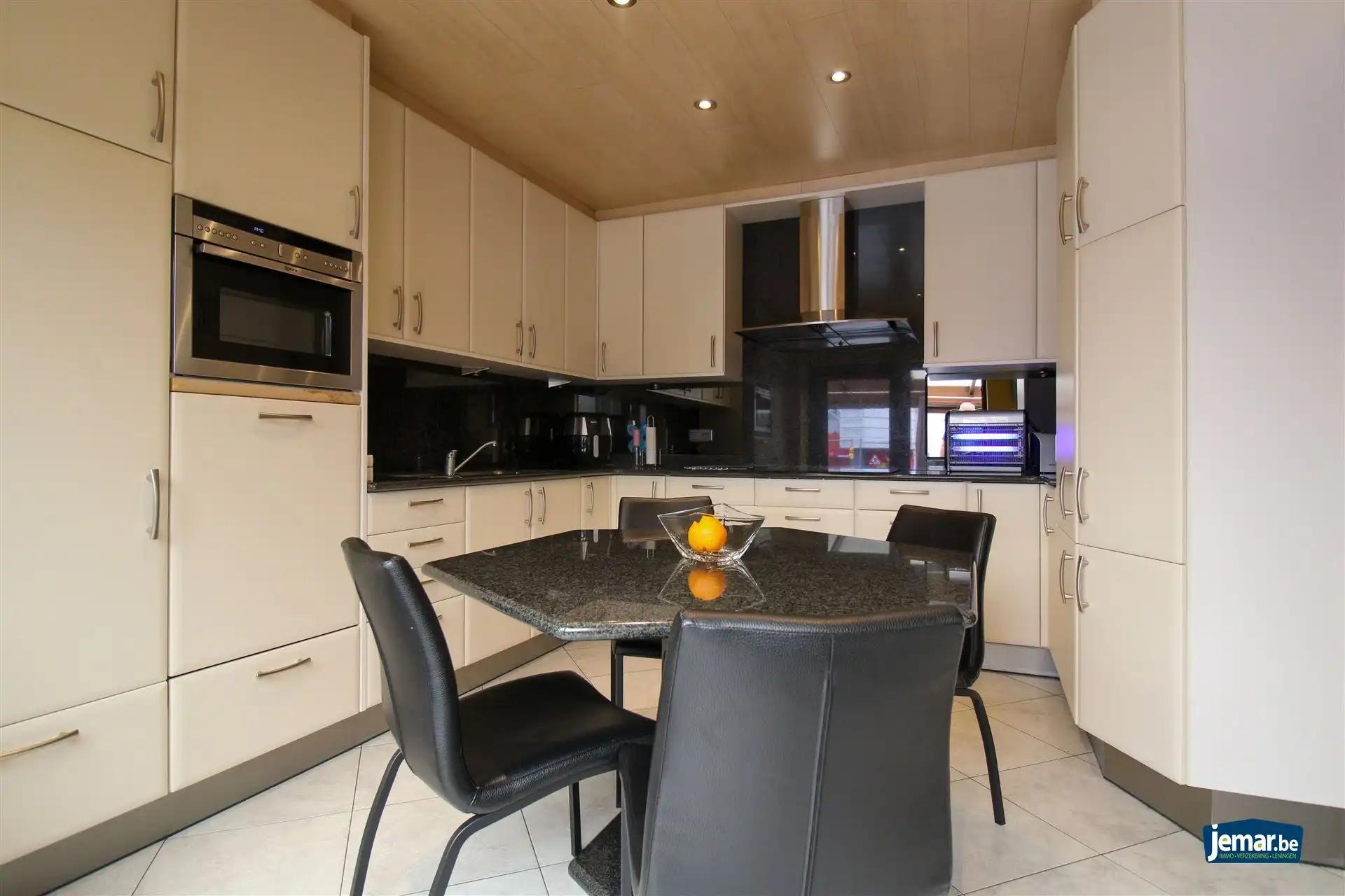 Handelspand met woonst te koop gelegen op toplocatie in Maasmechelen! foto 9