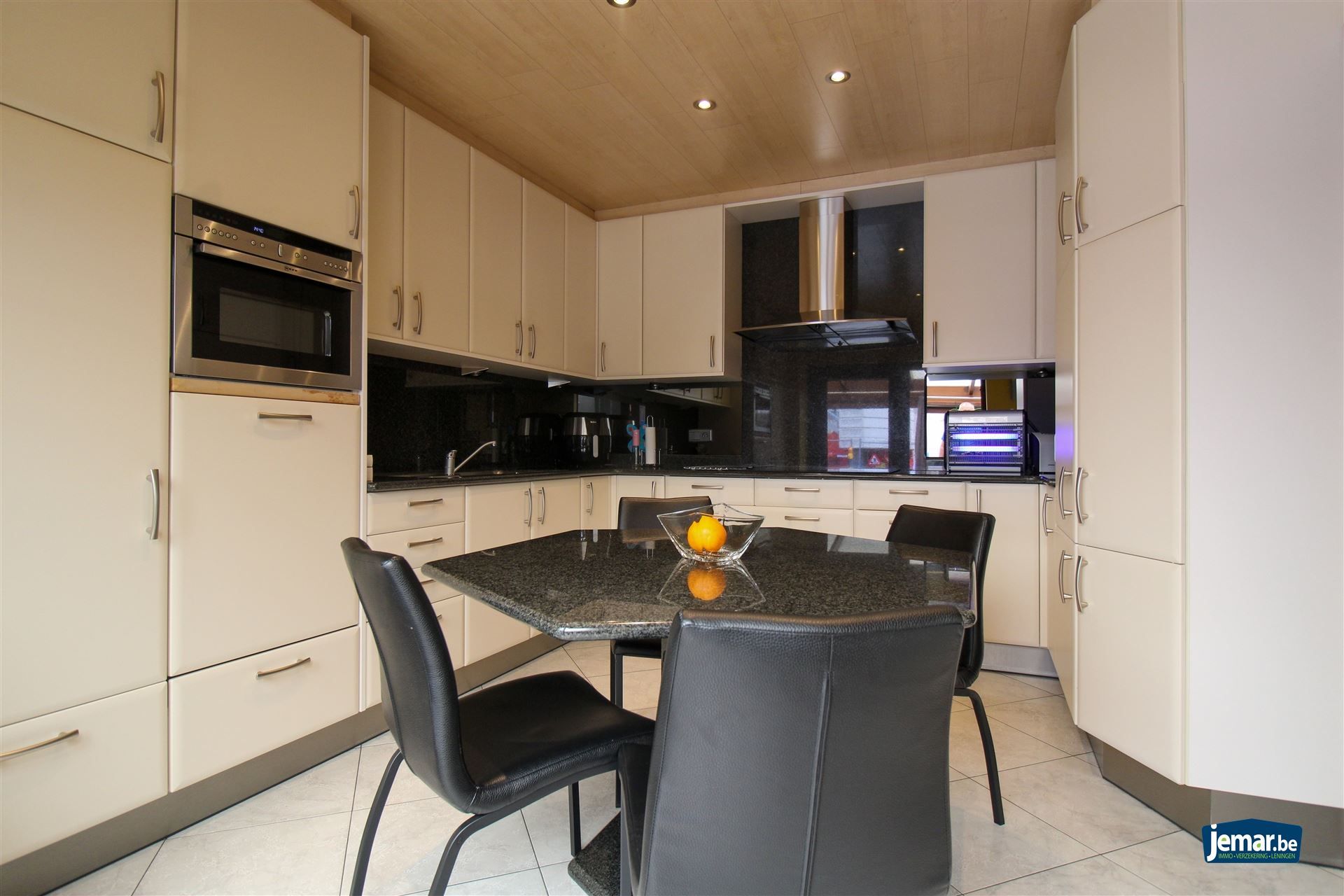 Handelspand met woonst te koop gelegen op toplocatie in Maasmechelen! foto 9