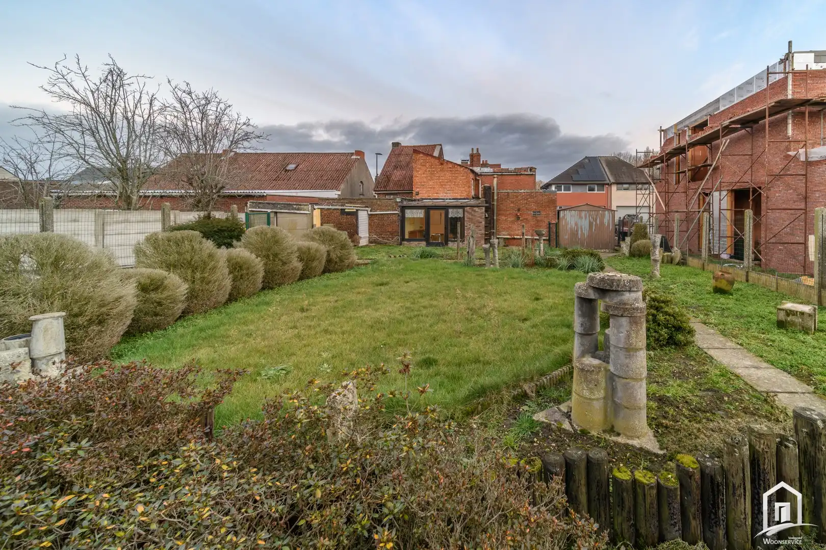 Grondig te renoveren gezinswoning met zeer ruime tuin! foto 12