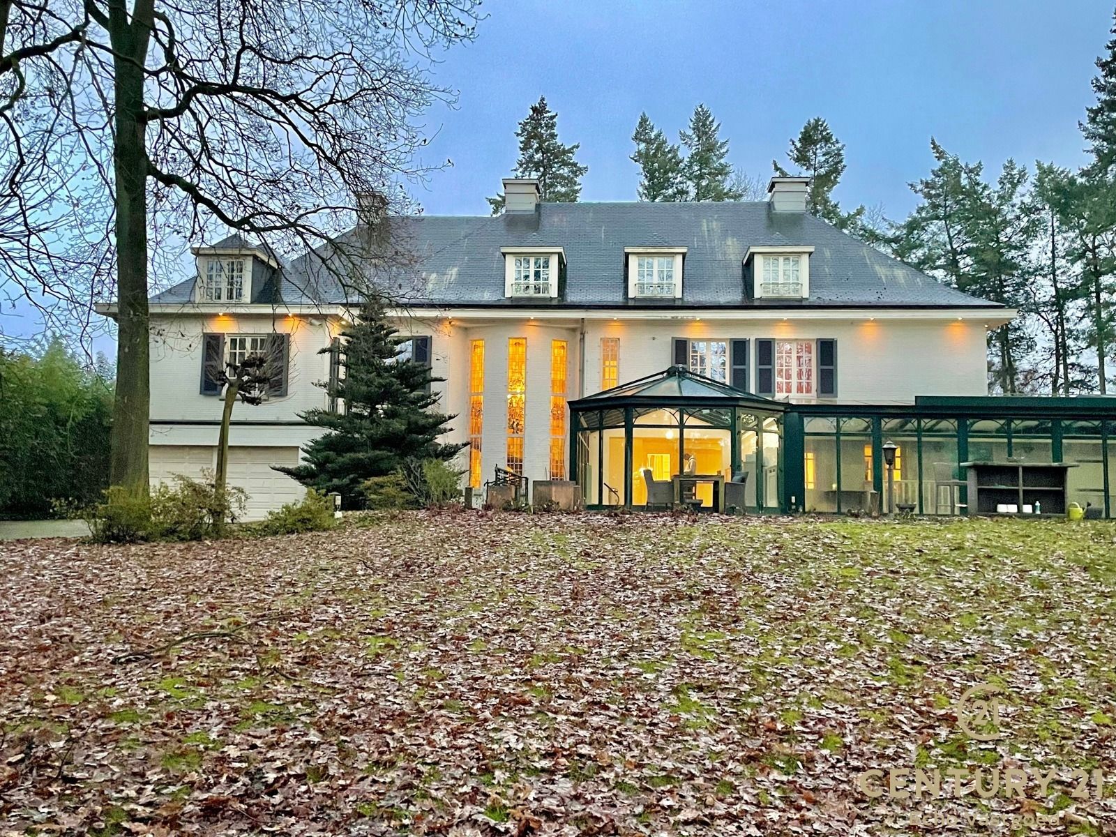 Imposante villa met wellness en binnenzwembad op ca 4950m² foto 4